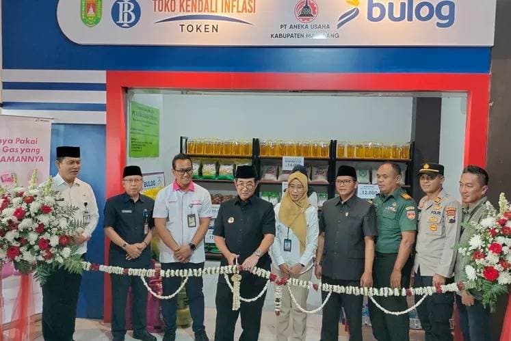 Tekan Laju Inflasi, PT Aneka Usaha Operasikan "Token Inflasi" di Pasar Muntilan untuk Jaga Stabilitas Harga di Magelang